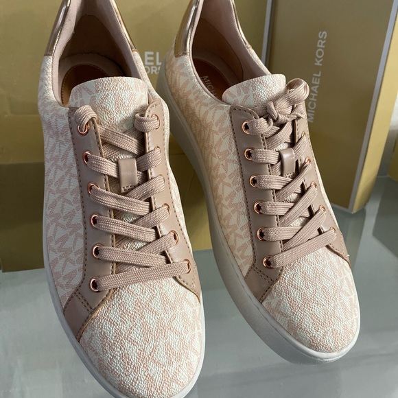 MK shoes - Picture 3 of 6